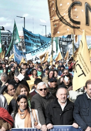 Cerca de 20 mil cooperativistas marcharon por el centro porte�o. (Cr�dito Diego Pintos)