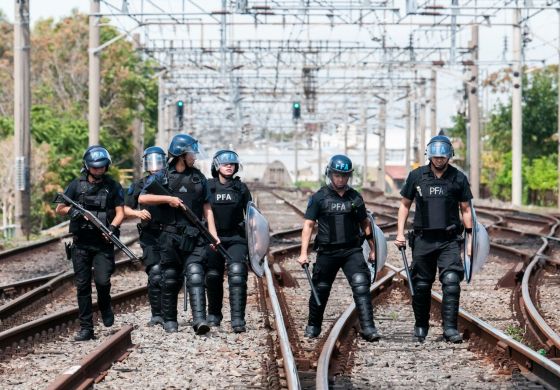 Trabajadores despedidos cortaron las vías del Roca en Constitución 