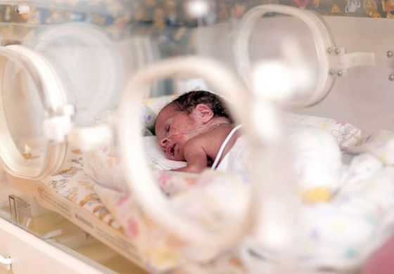 La vida de 7 mil bebés en riesgo por la motosierra de Milei