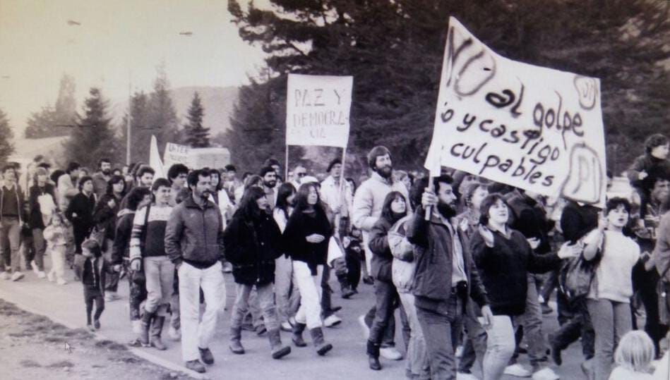 Movilización en El Bolsón, Río Negro, 1987. Fuente: archivo personal de Ayelén Mereb.